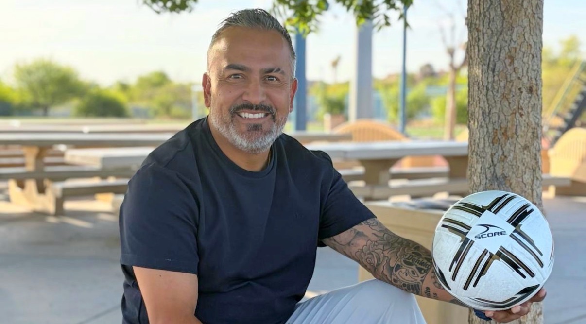 El Mago que Abre Puertas al Fútbol Profesional