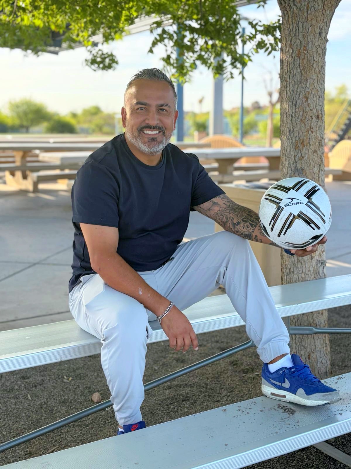 El Mago que Abre Puertas al Fútbol Profesional — Entérate Vegas