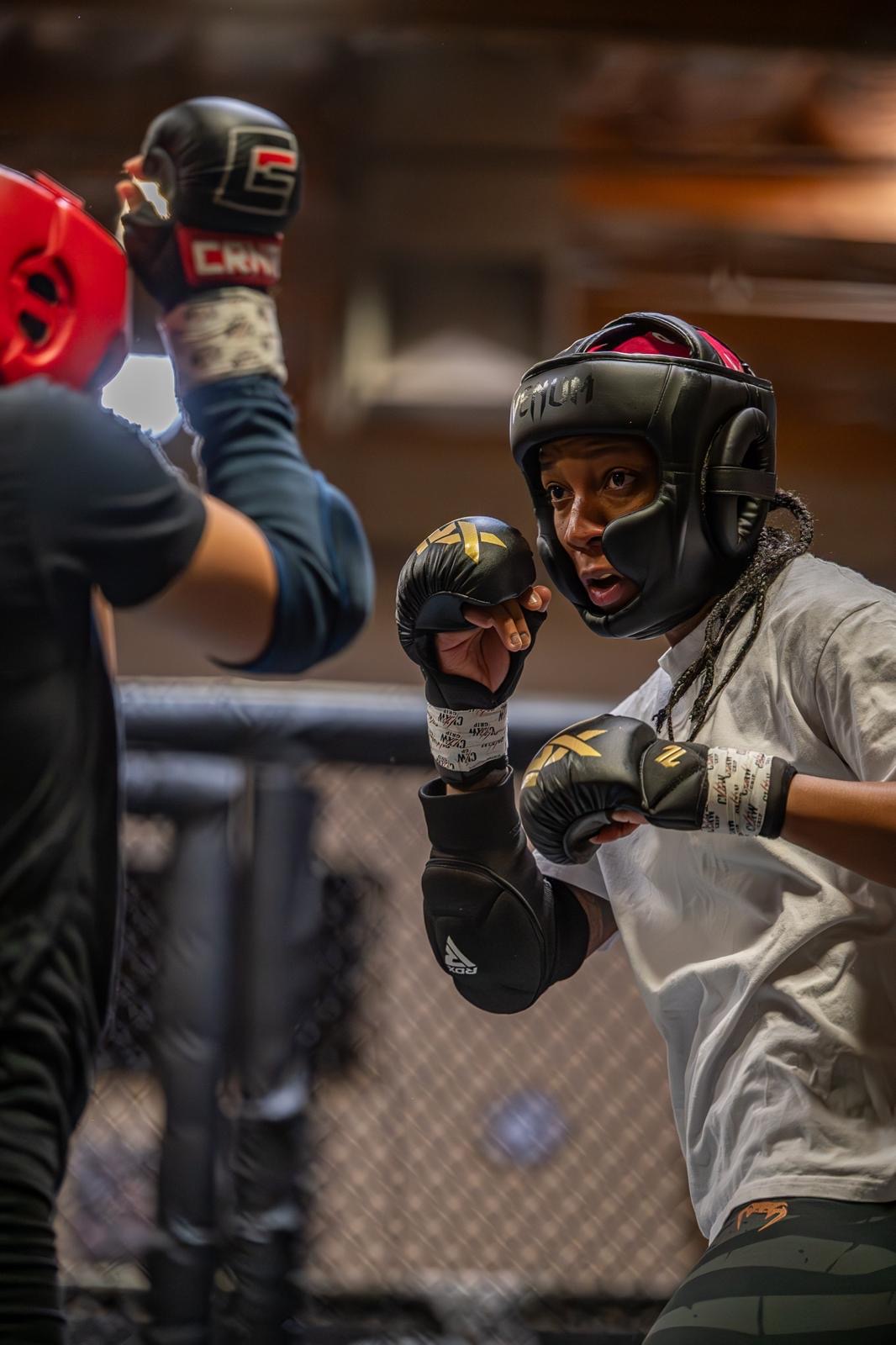 Joselyne Edwards durante una sesión de entrenamiento de MMA en Las Vegas